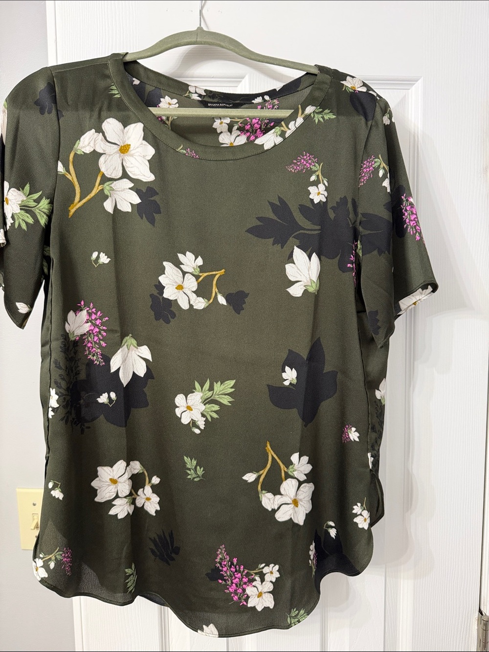 Banana Republic Olive Floral Short Sleeve Blouse